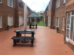 2 Bed House in Florida View