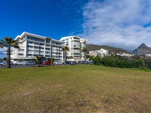 2 Bed Apartment in Mouille Point