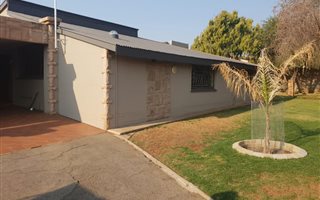 5 Bedroom House in Songloed