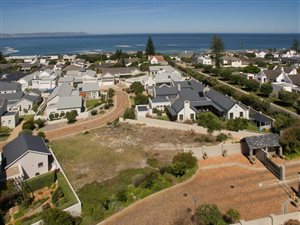 773 m² Land available in Fernkloof Estate