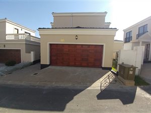 3 Bed Duplex in Maroeladal