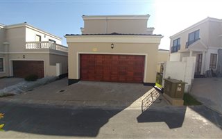 3 Bedroom Duplex in Maroeladal