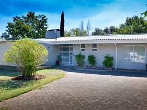 4 Bed House in Simonswyk