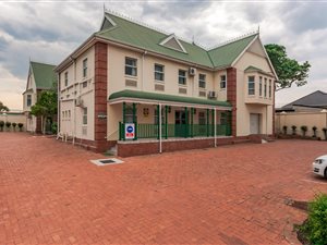 Commercial space in Newton Park