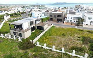 385 m² Land available in Waterfront