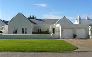 4 Bedroom House in Steenberg Estate