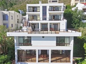 7 Bedroom House in Mountainside