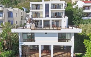 7 Bedroom House in Mountainside