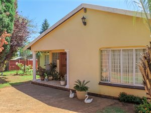 6 Bedroom House in Weltevreden Park