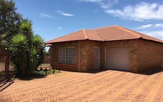 2 Bedroom Townhouse in Bronkhorstspruit