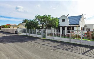3 Bedroom House in Gordons Bay Central