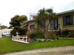 4 Bed House in Dana Bay