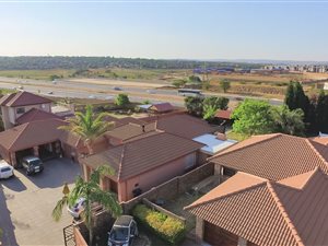 3 Bedroom Duet in Thatchfield