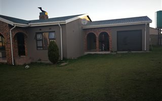 4 Bedroom House in Osizweni