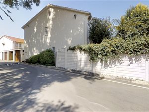 3 Bedroom Apartment in Parkhill Gardens