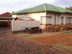 3 Bed House in Selection Park