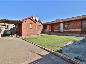 2 Bed House in Rabie Ridge