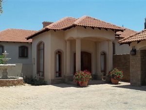 3 Bed House in Blue Valley Golf Estate
