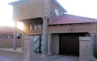 3 Bedroom House in Vanderbijlpark CE7