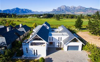 6 Bedroom House in Pearl Valley