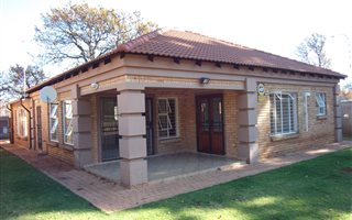 3 Bedroom House in Comet