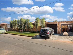 8 Bed House in Brakpan Central