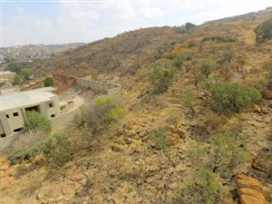 1220 m² Land available in Suideroord