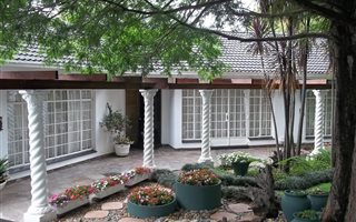 4 Bedroom House in Signal Hill