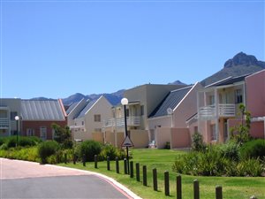 3 Bed Apartment in Simonswyk