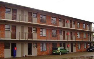 2 Bedroom Apartment in Ehrlich Park
