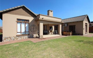 4 Bedroom House in Rietvlei Ridge Country Estate
