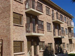 1 Bedroom Apartment in Krugersdorp Central