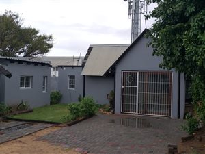 2 Bed House in Zweletemba