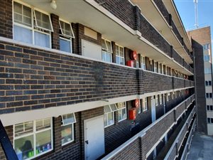 2 Bed Apartment in Eloffsdal