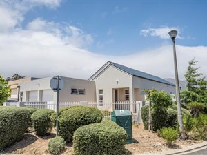 3 Bed House in Somerset West Central
