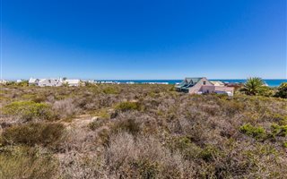 643 m² Land available in Grotto Bay
