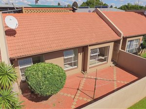 3 Bed Townhouse in Glen Marais