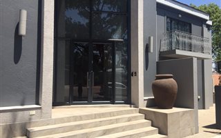 880 m² Commercial space in Fourways