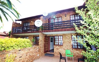 2 Bedroom Townhouse in Weltevreden Park