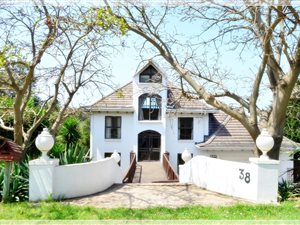 4 Bed House in Cove Rock
