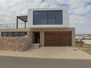 3 Bedroom House in Waterfront