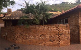 2 Bedroom House in Safari Gardens