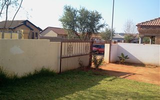 2 Bedroom House in Mahube Valley