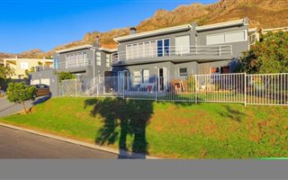 4 Bedroom House in Mountainside