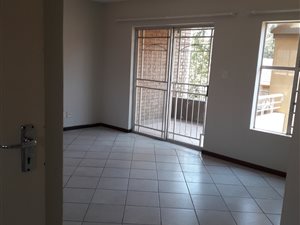 2 Bed Townhouse in Die Hoewes