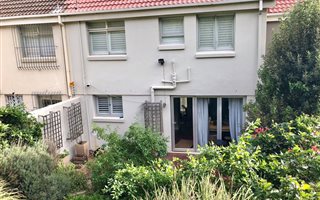3 Bedroom Townhouse in Vredehoek