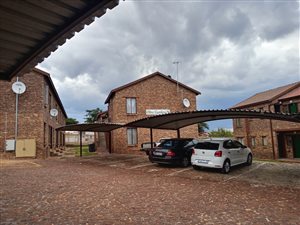 2 Bed Apartment in Olievenhoutbosch