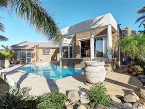 4 Bed House in Protea Valley