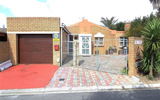 2 Bedroom House in Oakglen