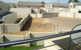 3 Bedroom Townhouse in Die Heuwel
